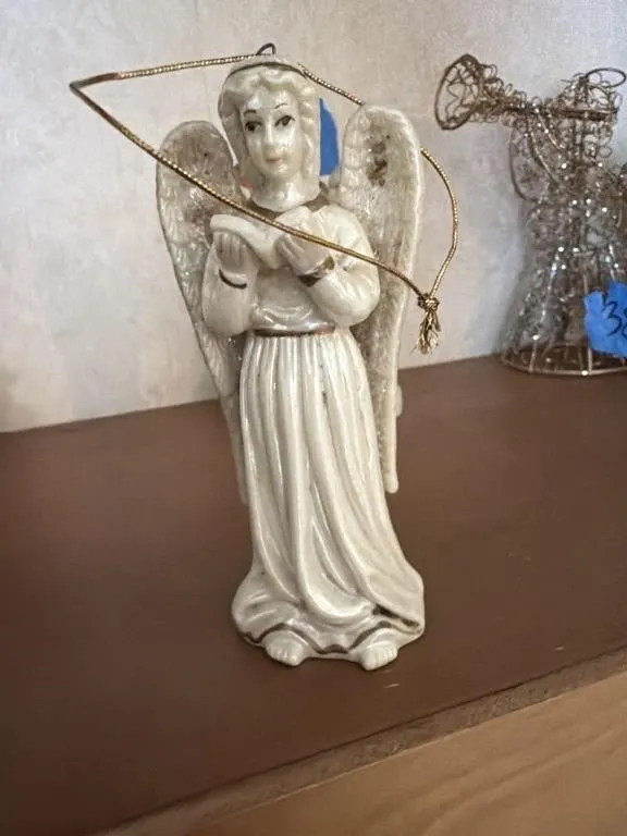 Chrimas tree angel