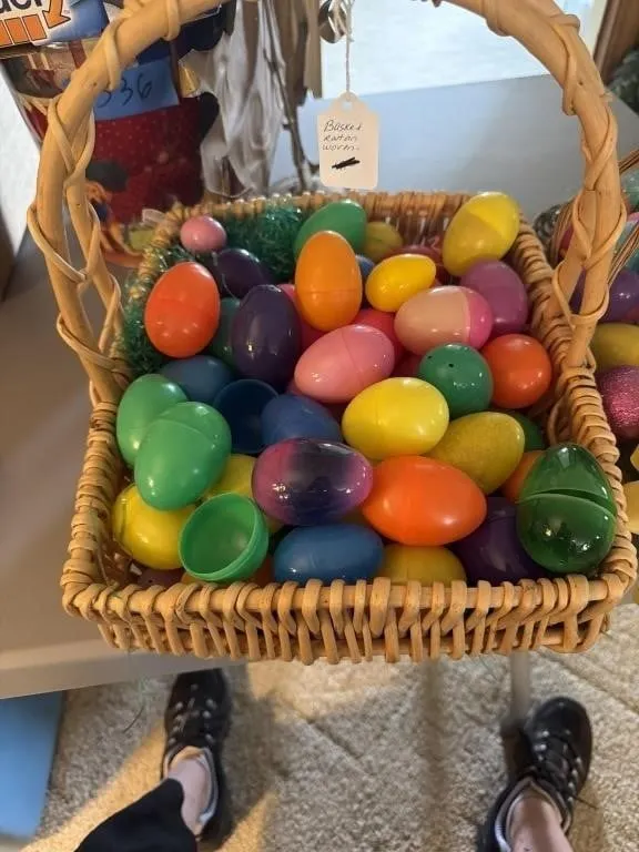 Basket with Easter eggs