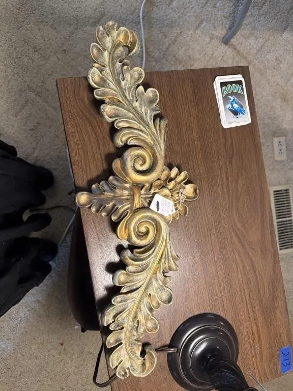 Vintage gold wall Pague
