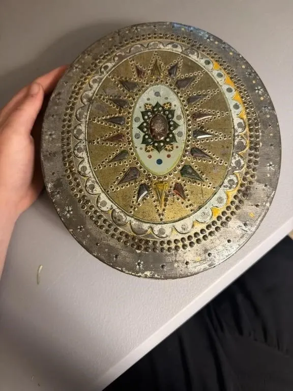 Medal tin