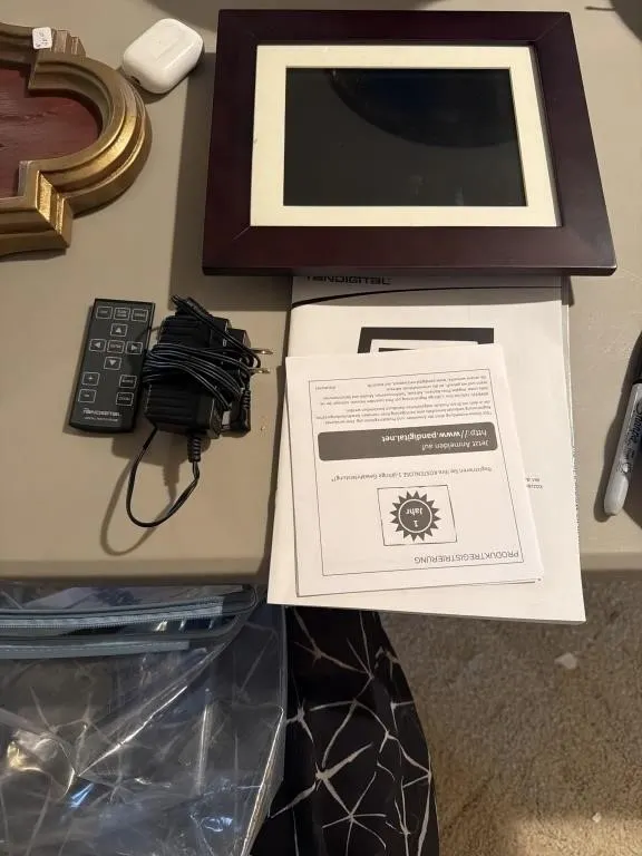 Digital photo frame