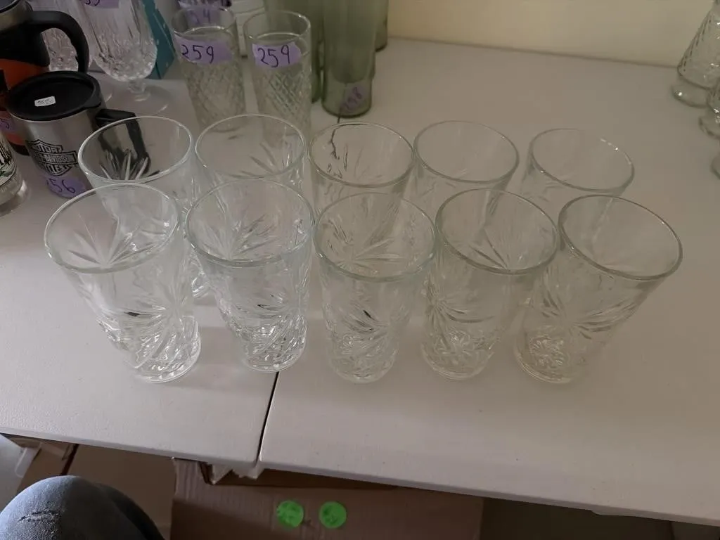 Set a 10 glass drinking glasses