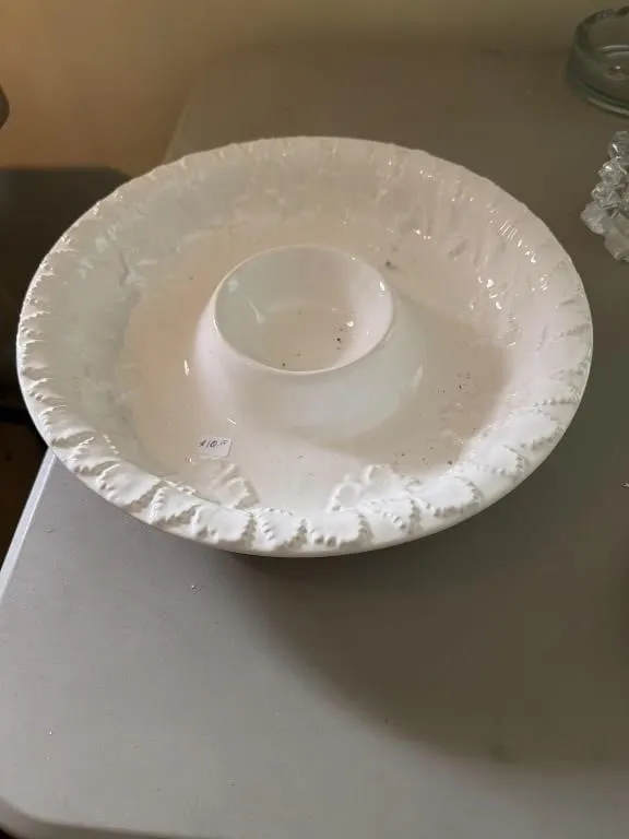 Chip and dip bowl