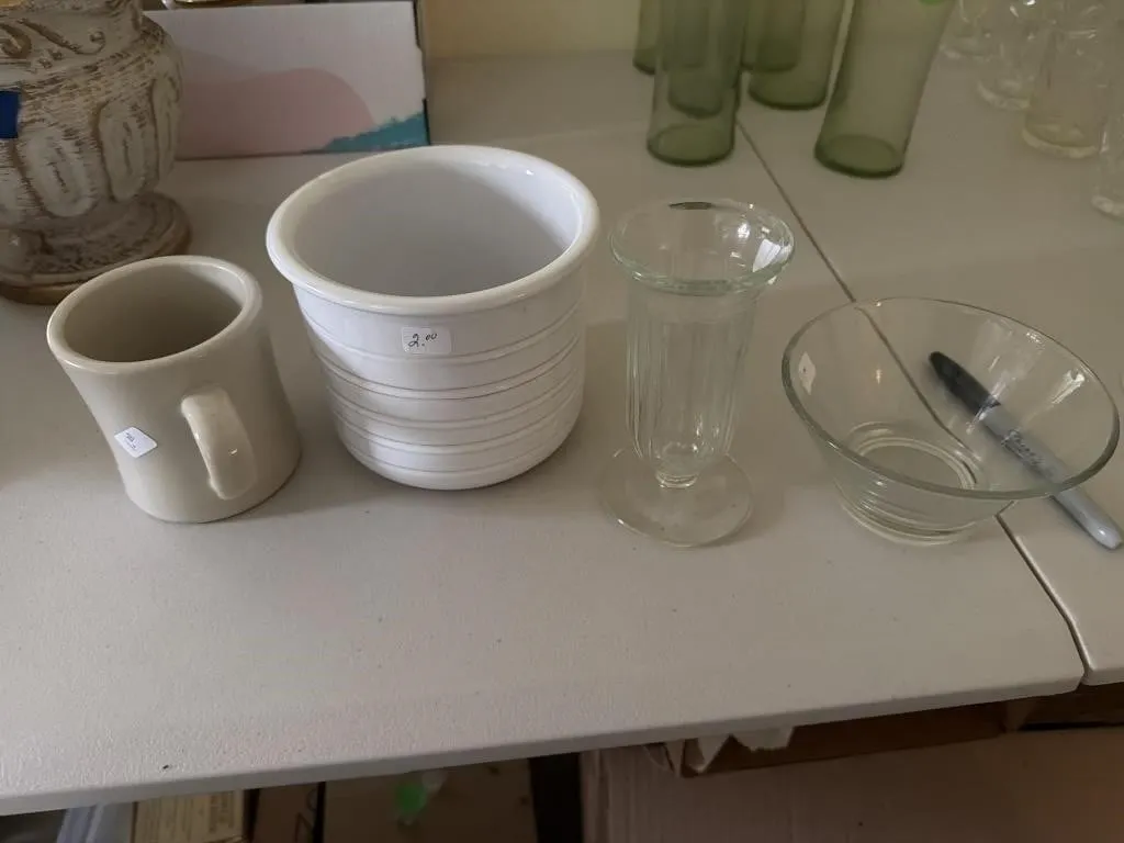 Four vintage glass pieces