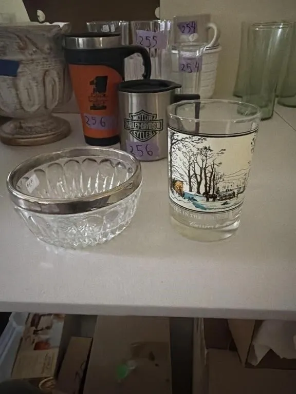 Two vintage collectible glass pieces
