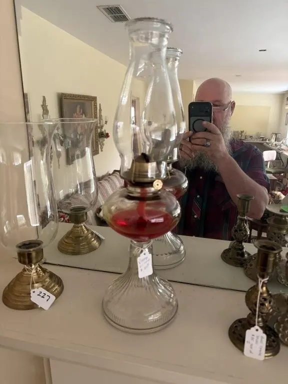Vintage working oil lamp