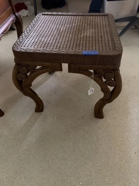 Plastic end table or newspaper stand