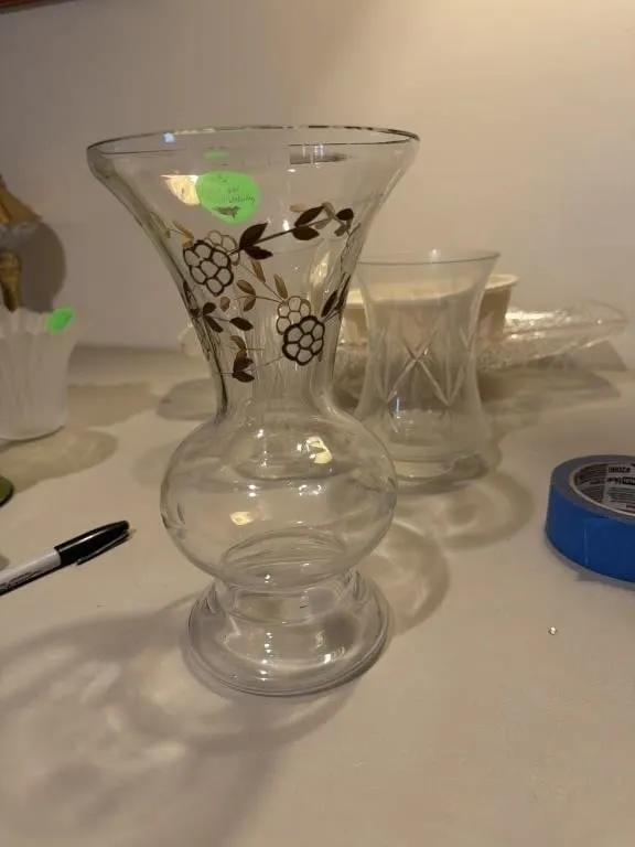 Stehod glass and gold floral detailing
