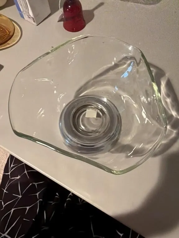 This vintage mid-century modern bowl features a