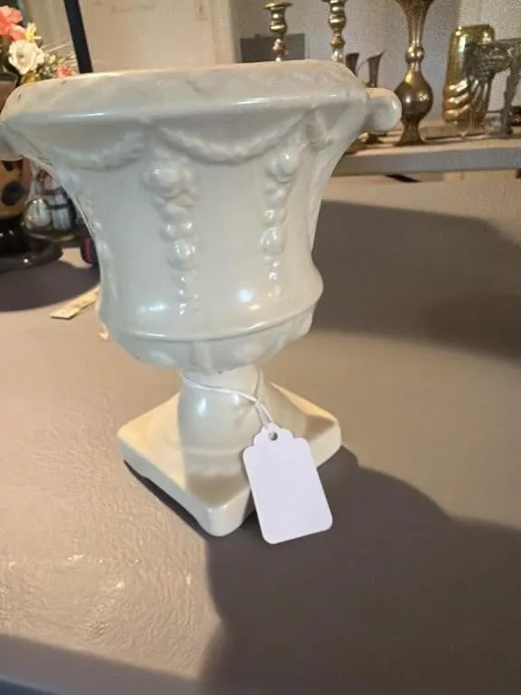 This Vintage 1974 Arnels Art Pottery vase