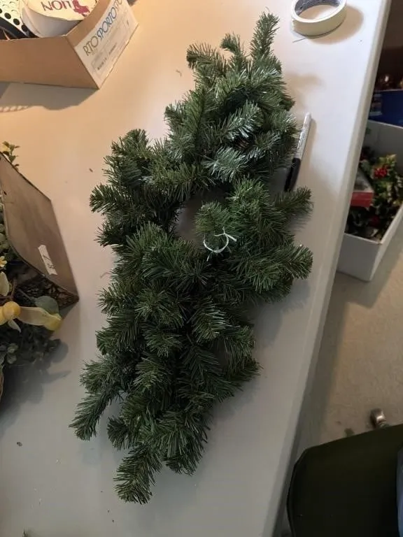 Candle holder Christmas wreath