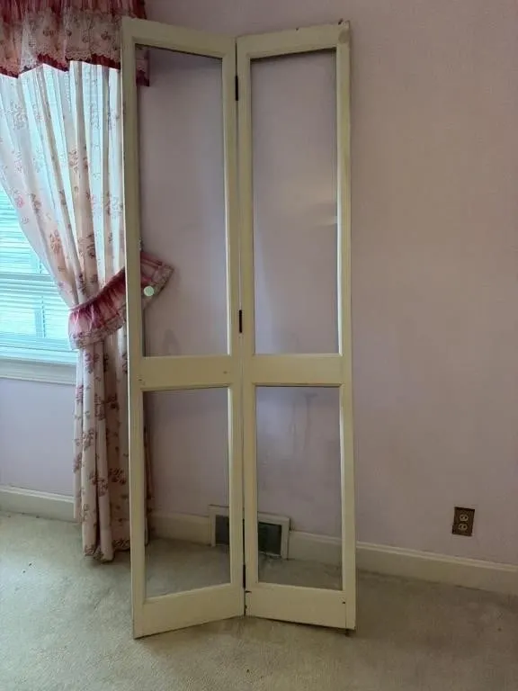 Falling door