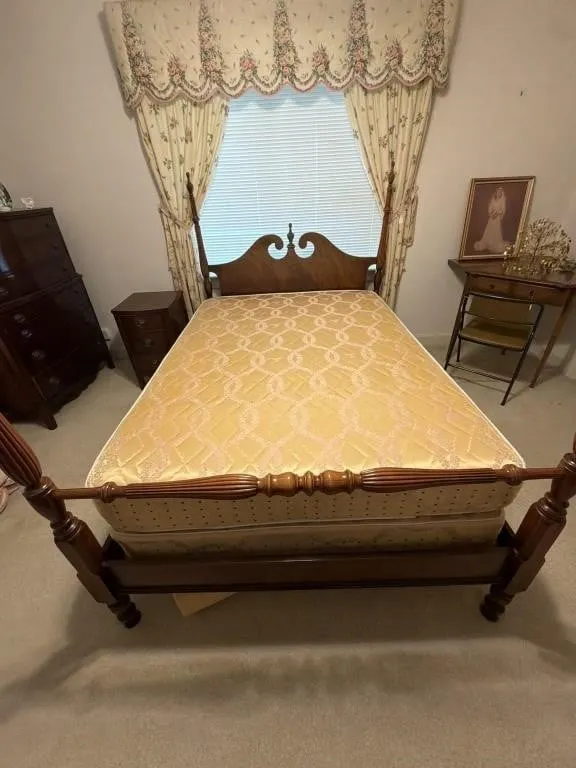 Full size 4 poster bed with 1 side table and 2