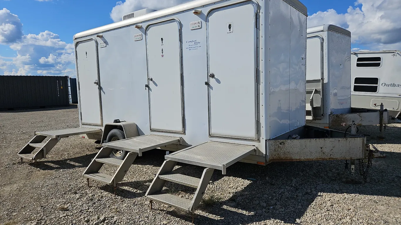 2010 Wells Cargo S/A Washroom Trailer