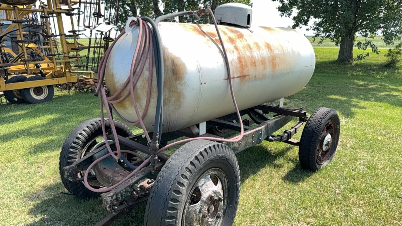 500 Gallon LP tank on 4-wheel running gear (Tank is Half Full) *Local Retirement Item