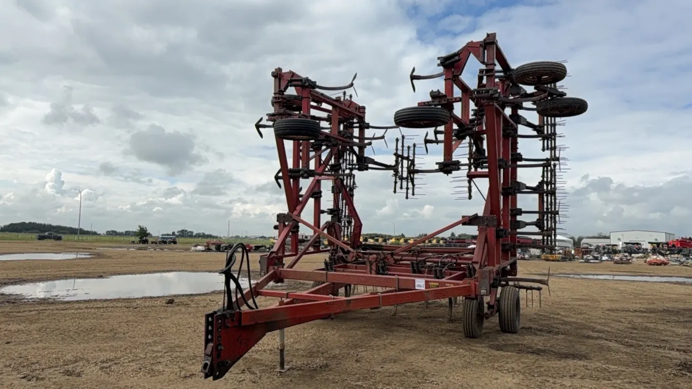 INTERNATIONAL 5500 45' CULTIVATOR - s/n NOT AVAILABLE