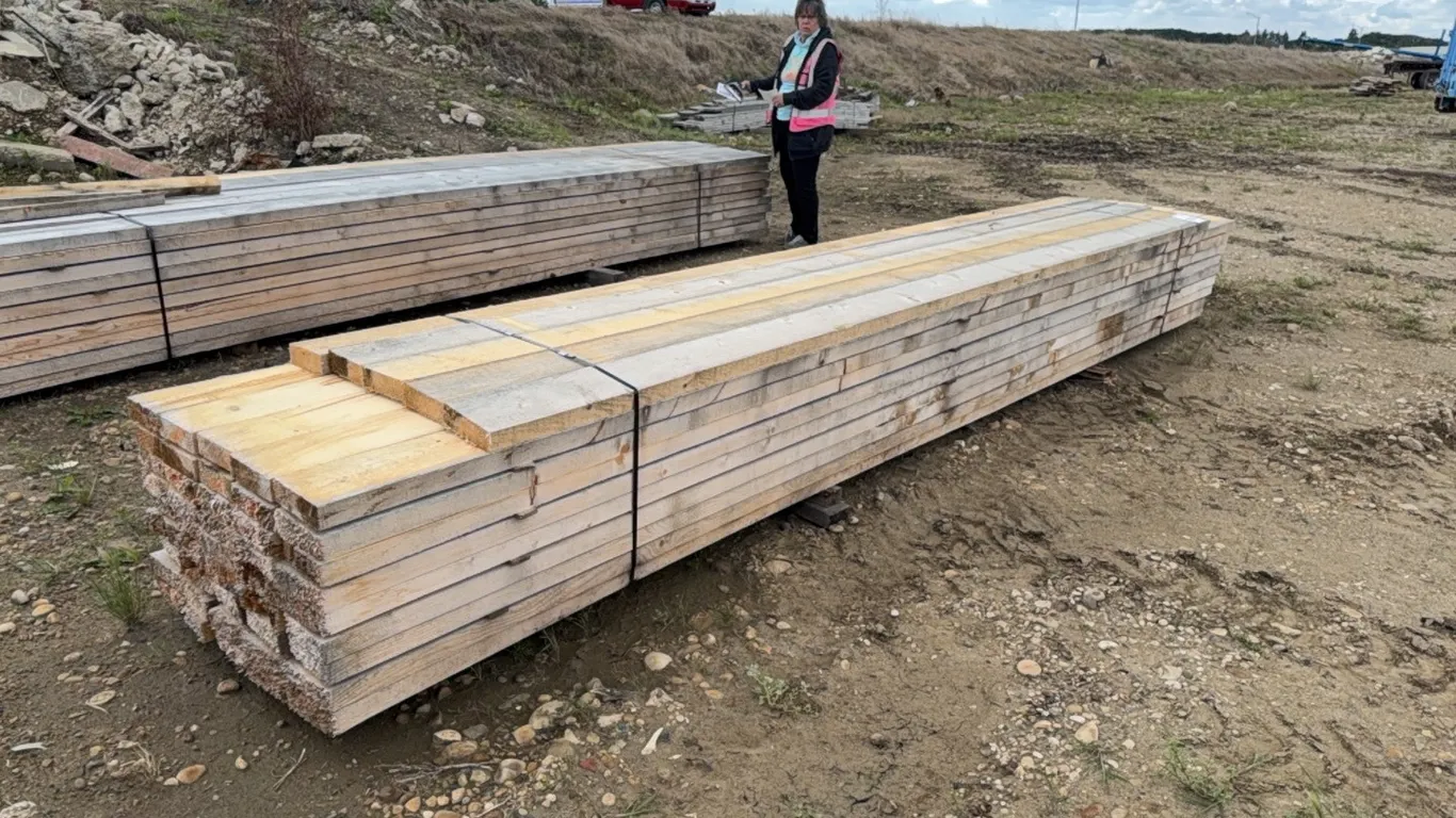 1 - LIFT 2 X 6" X 16'/2' LUMBER