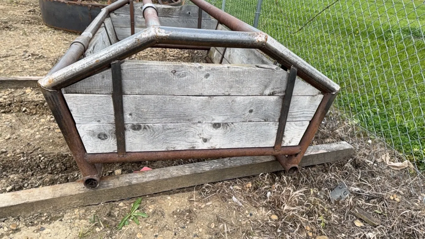 4' 10" X 8' 6" X 2' 10" SILAGE FEEDER