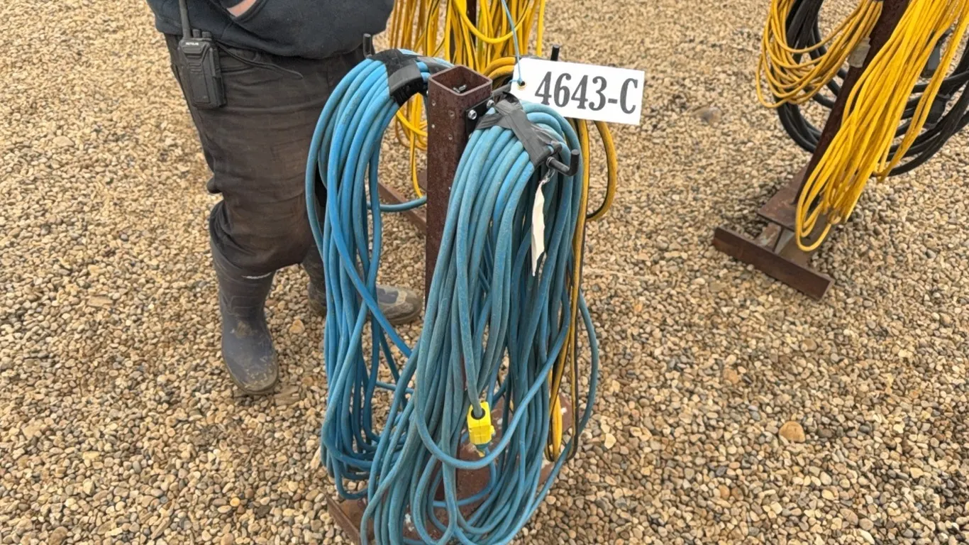 STAND w/ 2 - 100' EXTENSION CORDS, 1 - 25' EXTENSION CORD