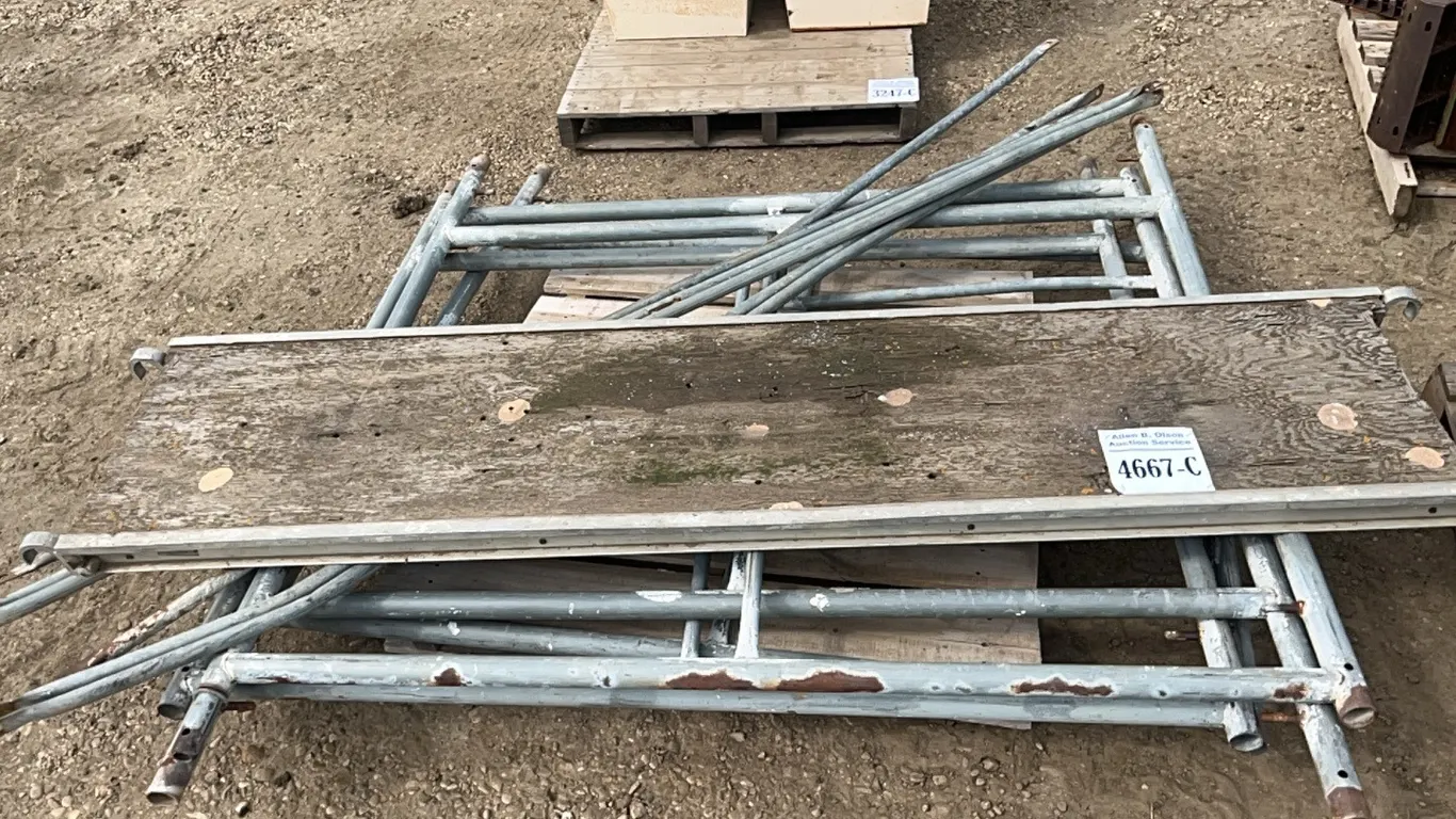 SET OF SCAFFOLDING
