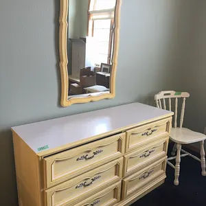 yellow bedroom set, 5 pieces, lamp,  chair and everything on shelves go with