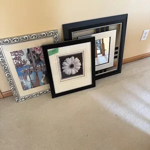 Washington picture, mirror and flower picture