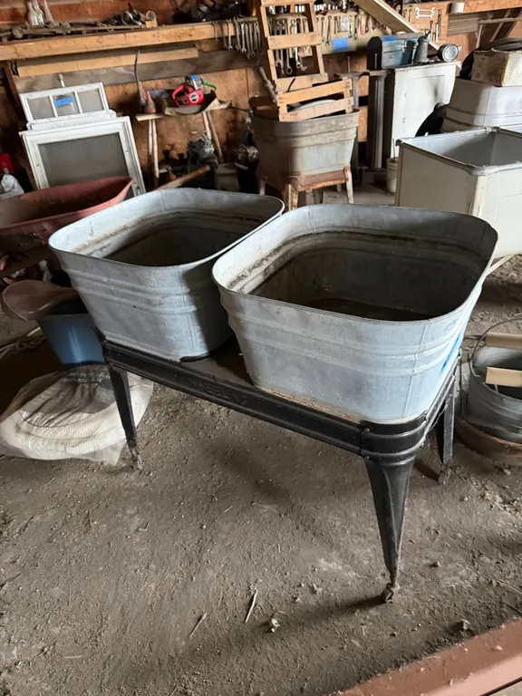 Double watch tub with stand