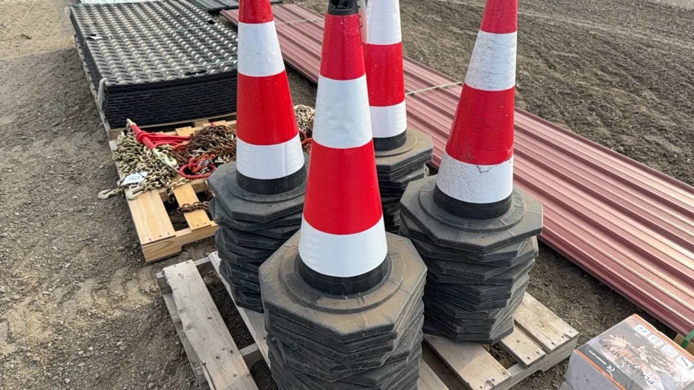 ID 4719 (25) 30in Reflective Rubber Cones