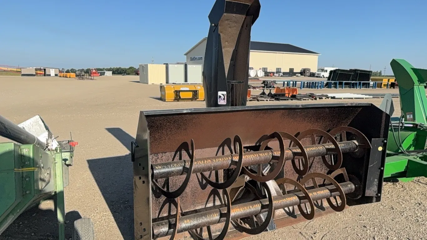 ID 4798 New Holland 716C Snow Blower