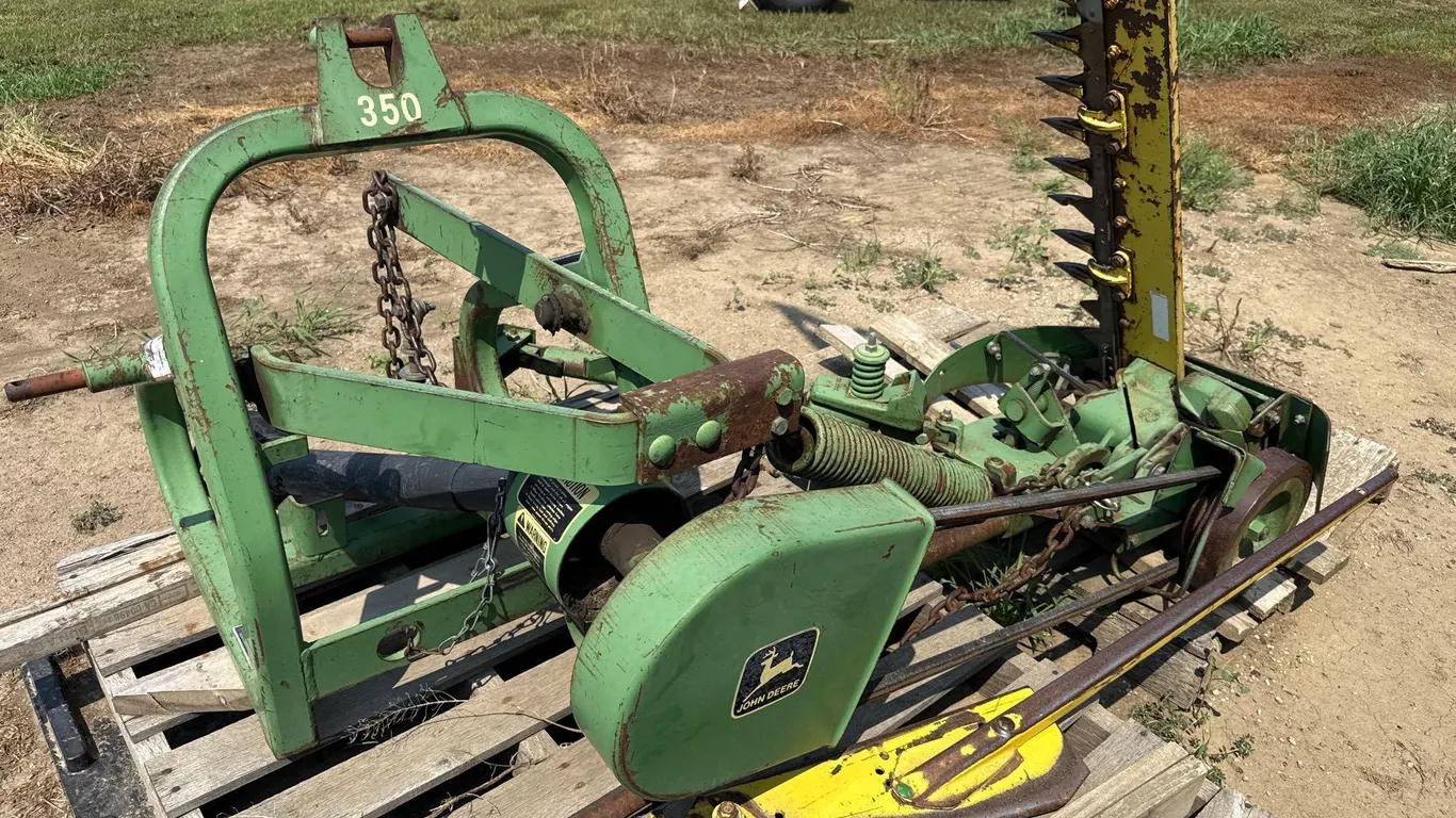 John Deere 350 3pt Sickle Mower
