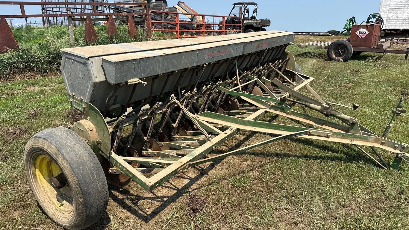 John Deere Van Brunt 12ft Drill