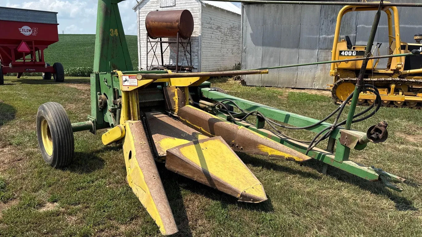 John Deere Pull Type 34 Chopper