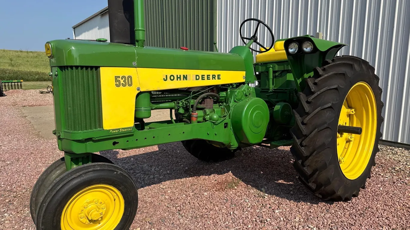 John Deere 530 Tractor
