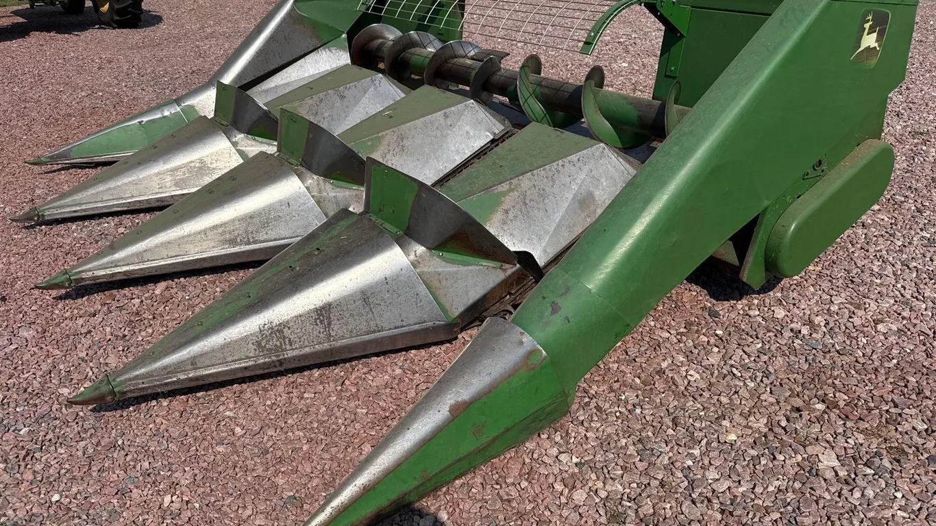 John Deere 444 4row36 corn head