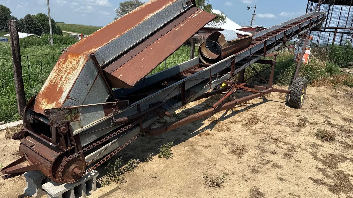 Bale elevator