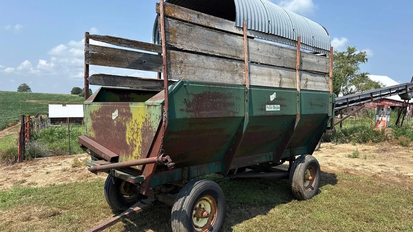 S&W 200 Power Wagon rear unload silage wagon