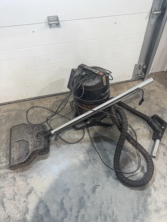 Rainbow vacuum cleaner untested due to euro plug