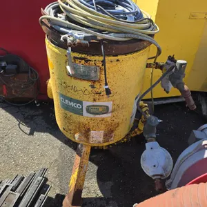 (#14) (25-10-0840-D) Clemco Industries Sand Blast Pot