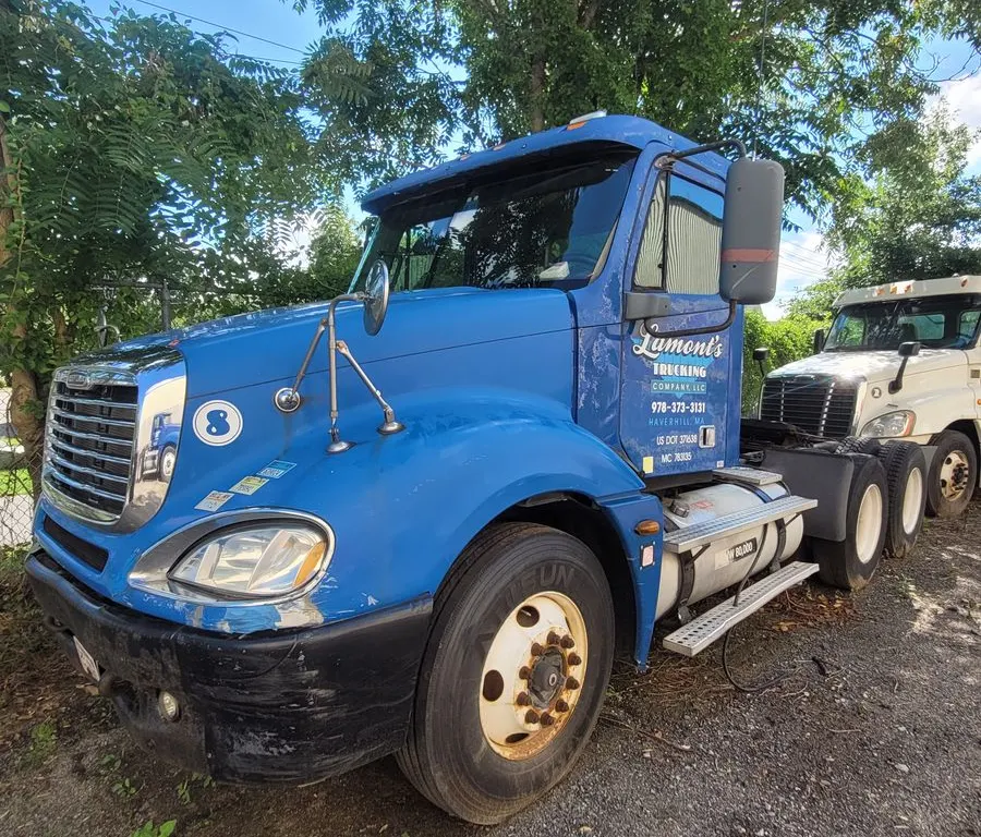 2006 Freightliner Columbia 120 Conventional (Parts Only)