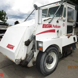 2006 Elgin Pelican Street Sweeper