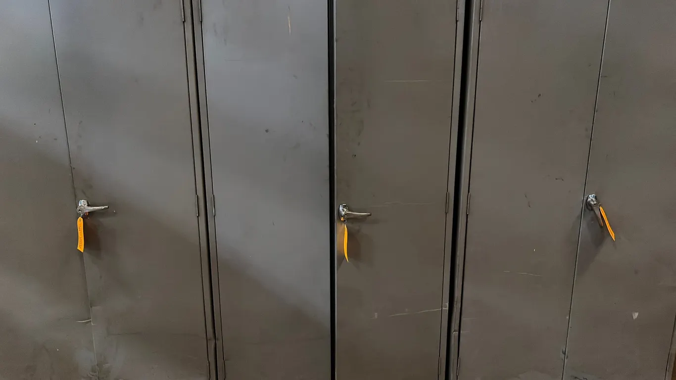 Tennsco Metal Storage Cabinet