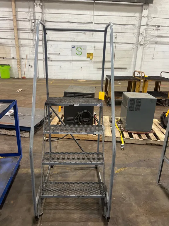 Uline 4 Step Rolling Warehouse Ladder