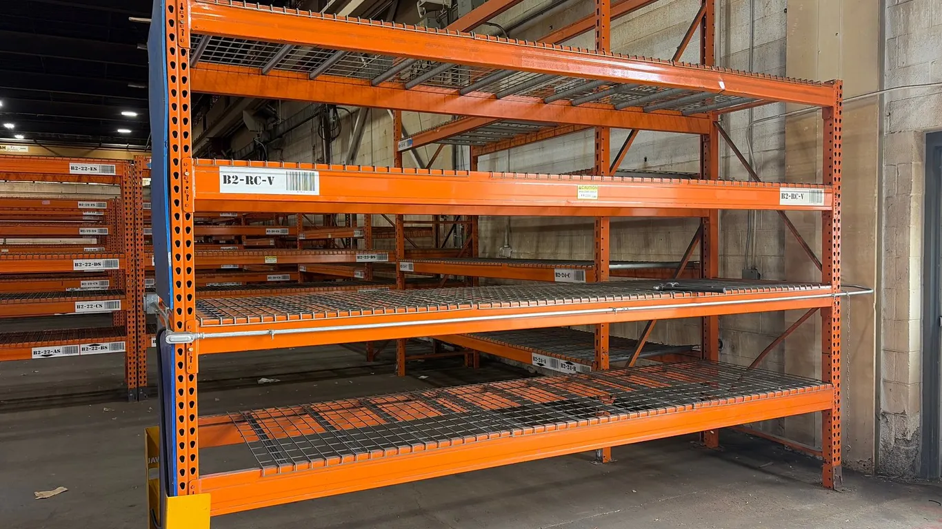 Teardrop Style Metal Pallet Racking