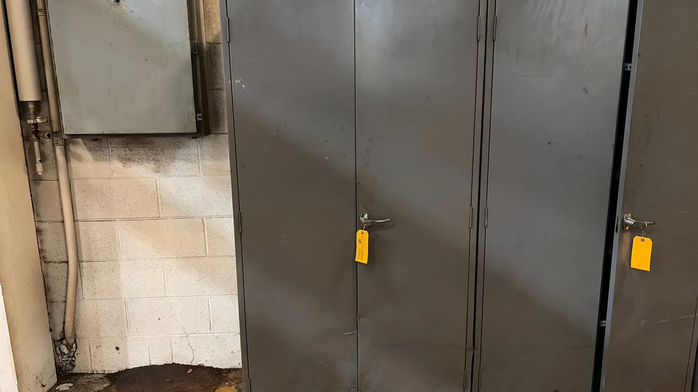 Tennsco Metal Storage Cabinet