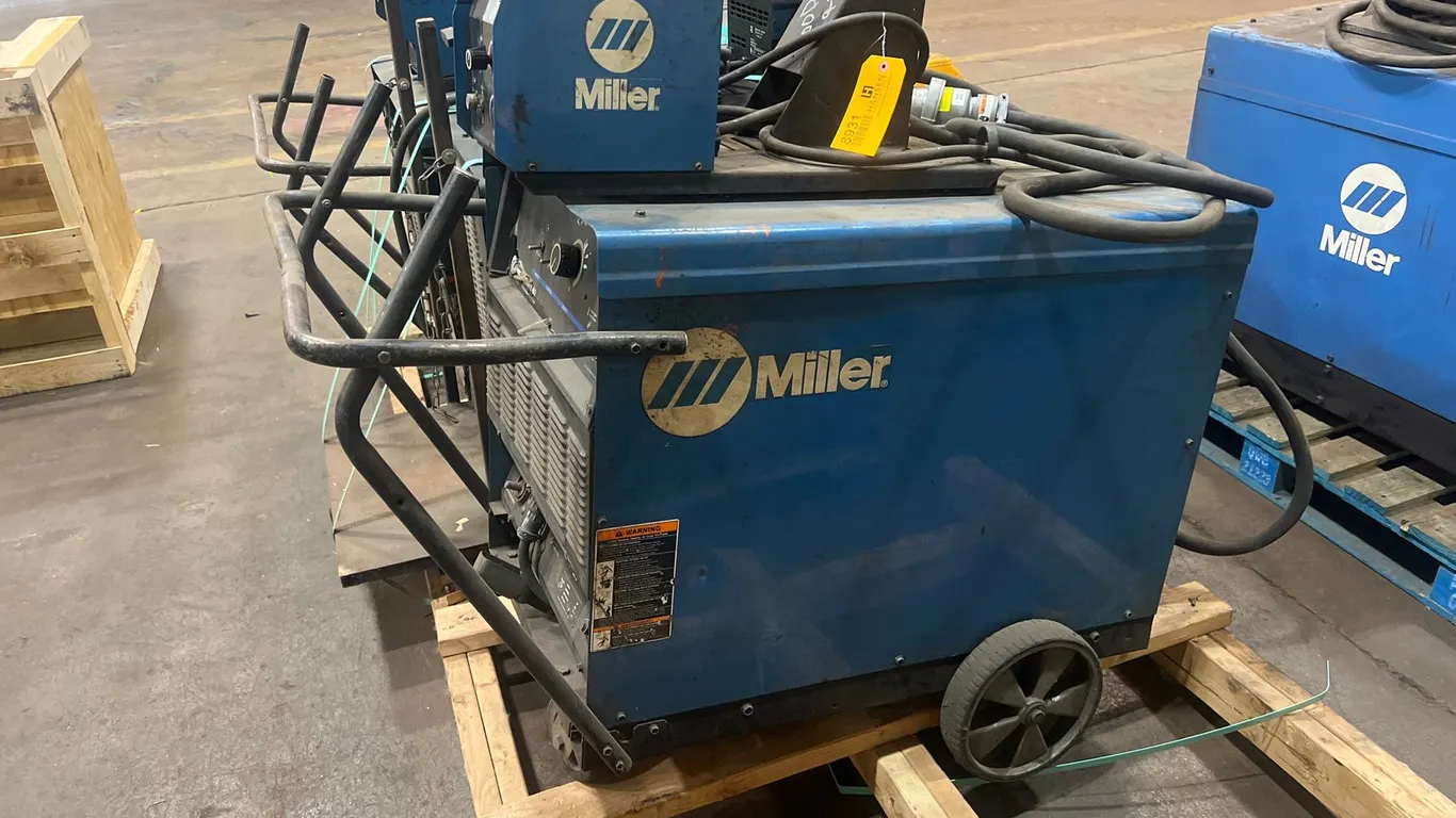 Miller Deltaweld 452 DC Welding Power Source with 60 Series Wire Feeder