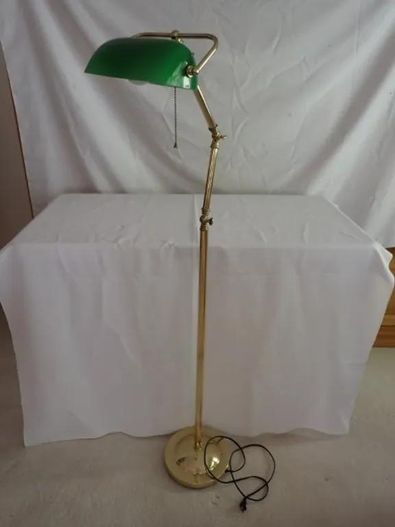 Articulated Banker's Lamp