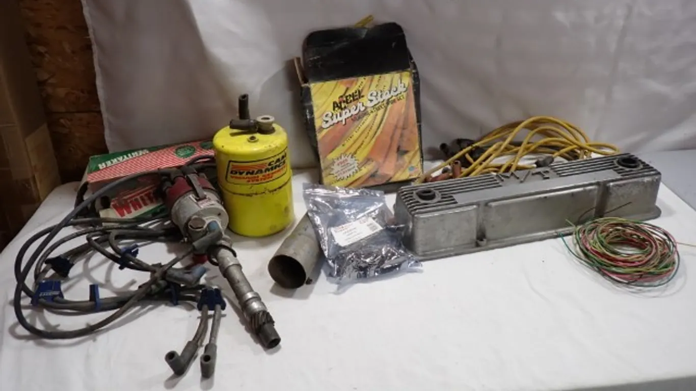 M/T Valve Covers, Intake Manifold, Mallory Distributor & Engine Parts