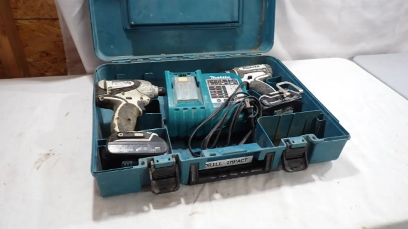 Makita 18V LXT Hammer Drill & Impact Driver Combo Kit