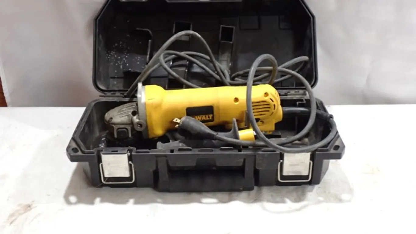 DEWALT D28402 4-1/2" Angle Grinder