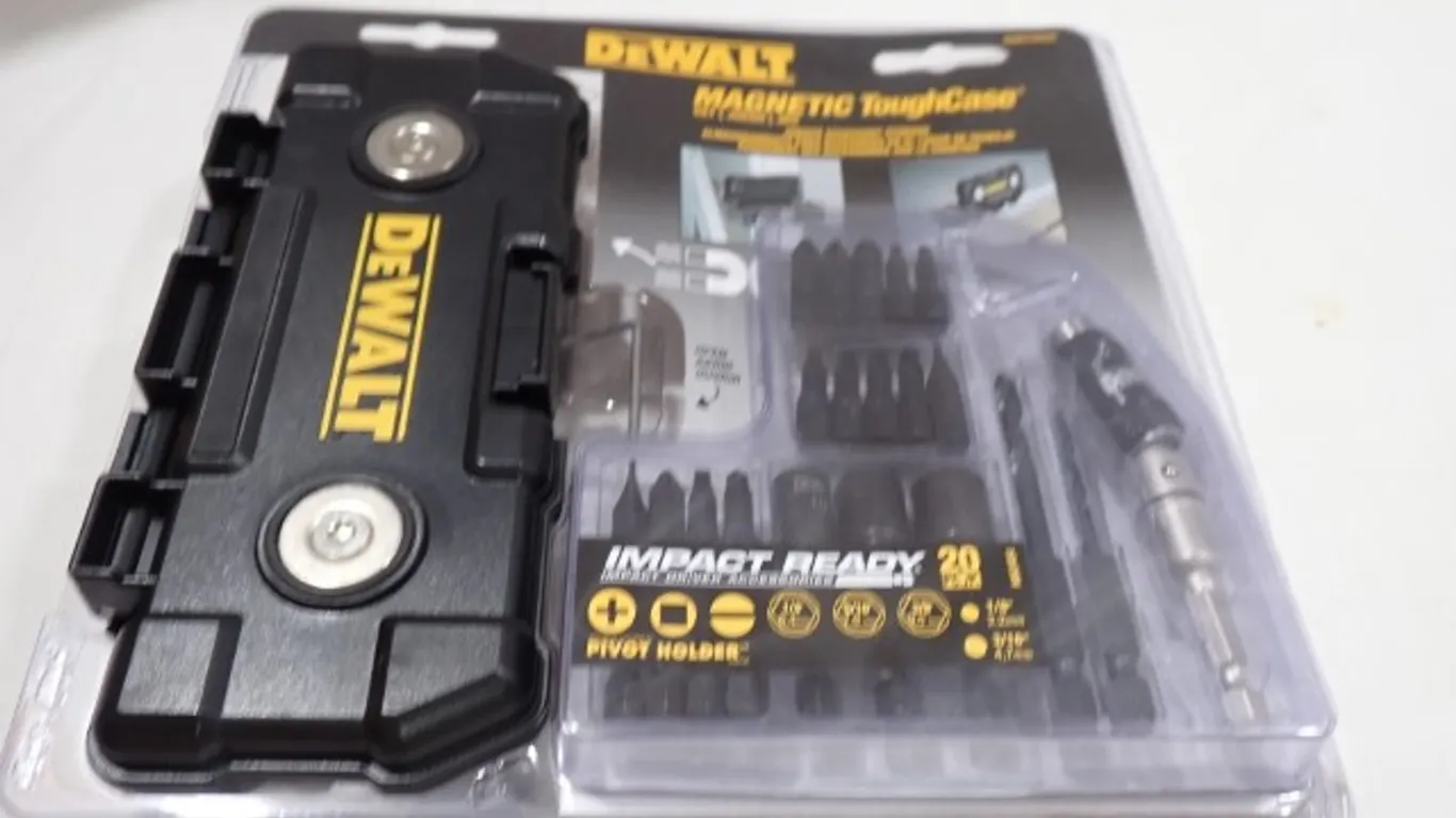 NEW DeWalt 20 Pc Toughcase Kit